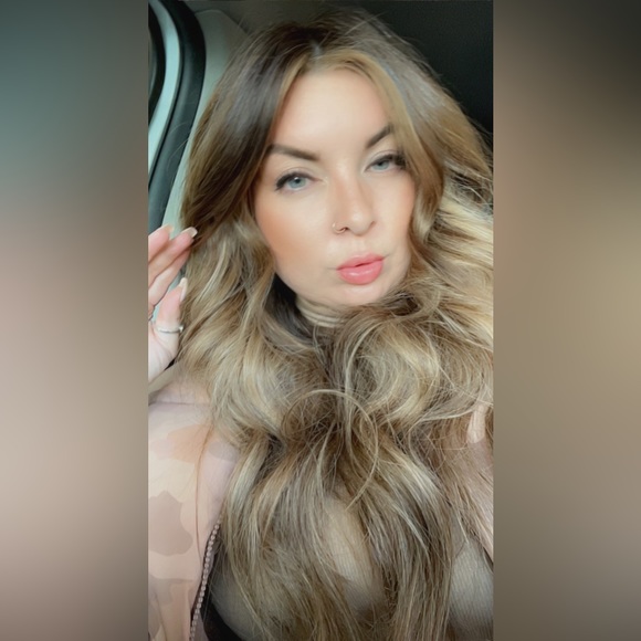 Meet your Posher, Janelle - Picture 7 of 8